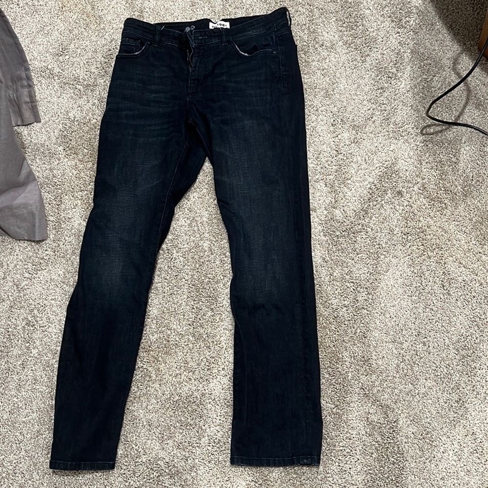 Dark jeans. Size 32/32 DL181. Great condition